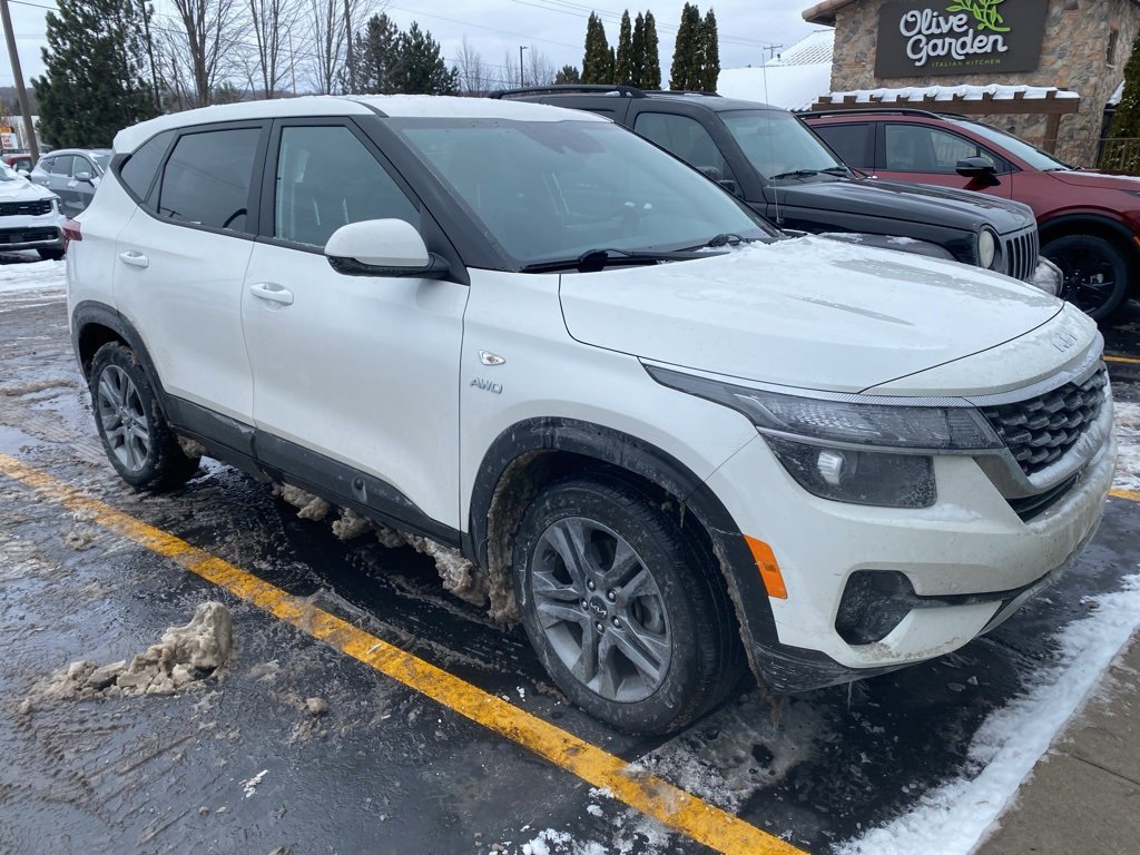 2023 Kia Seltos LX's photo