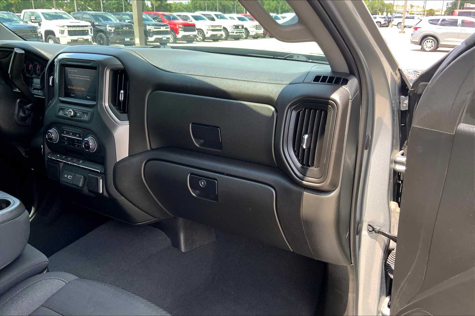 2023 Chevrolet Silverado 1500 Custom photo 16
