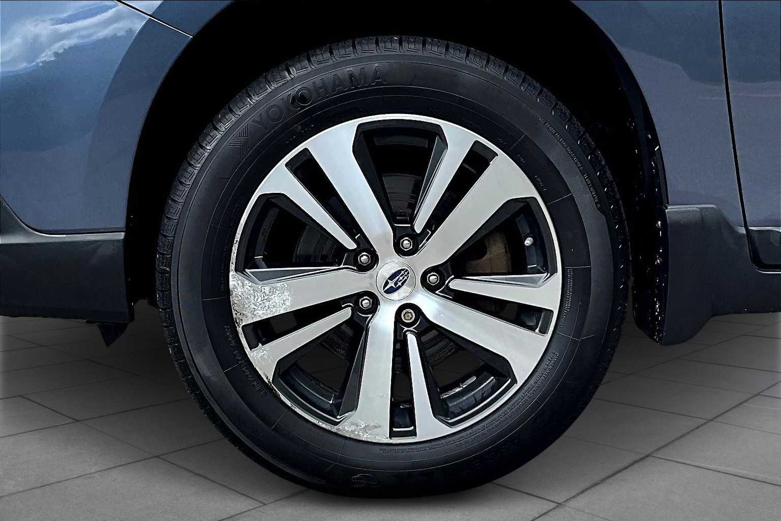 2018 Subaru Outback Limited photo 10