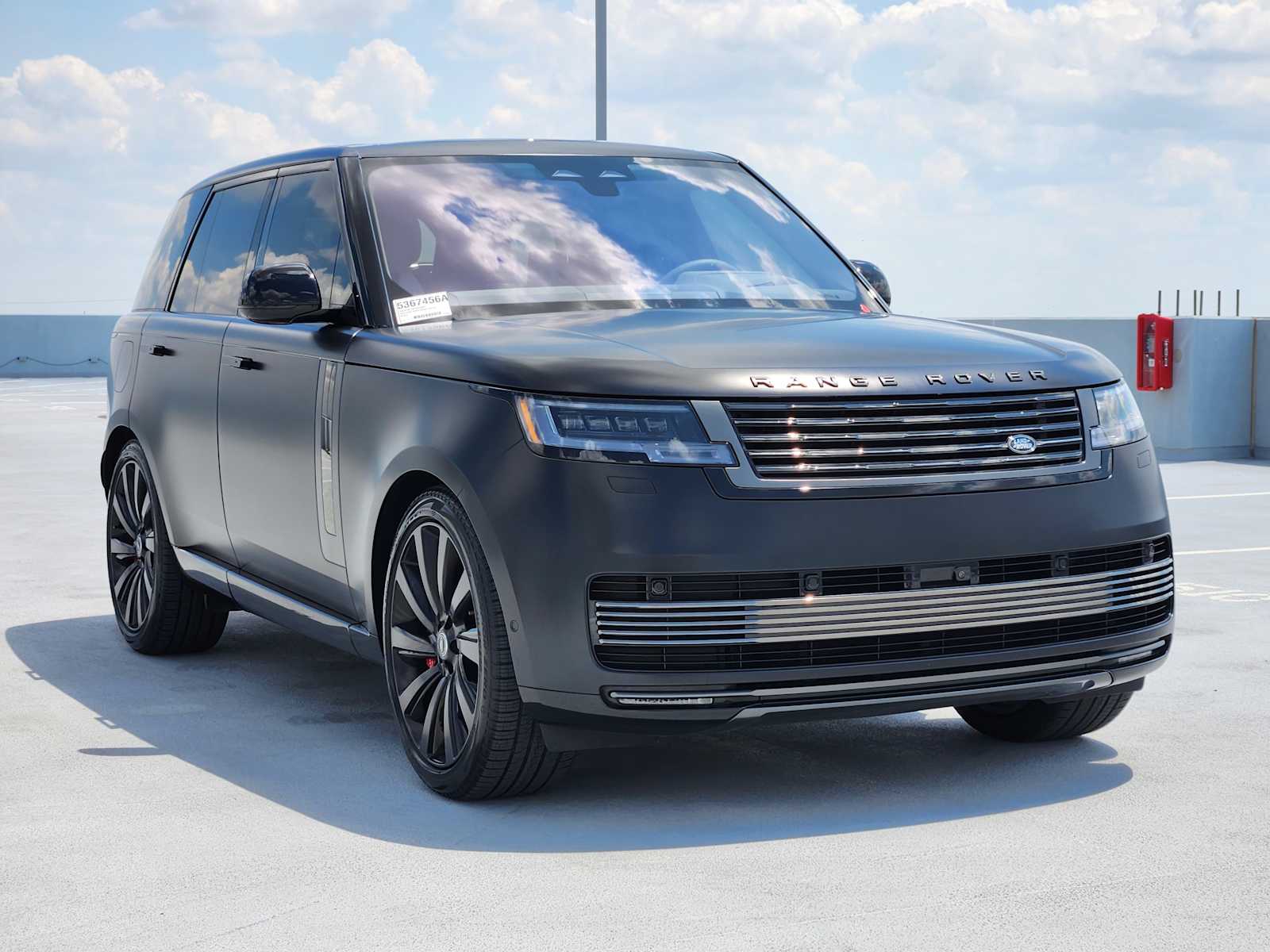 2023 Land Rover Range Rover SV photo 3