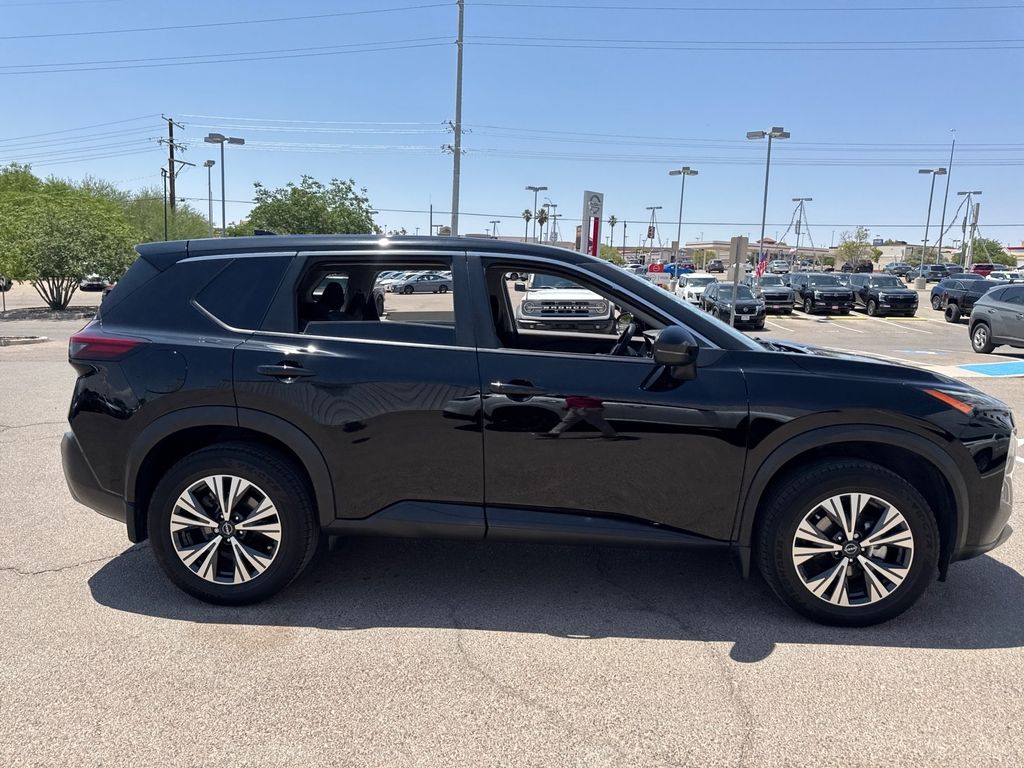 2023 Nissan Rogue SV photo 4