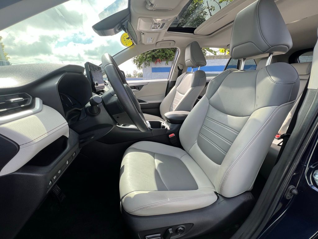 2023 Toyota RAV4 XLE Premium photo 18