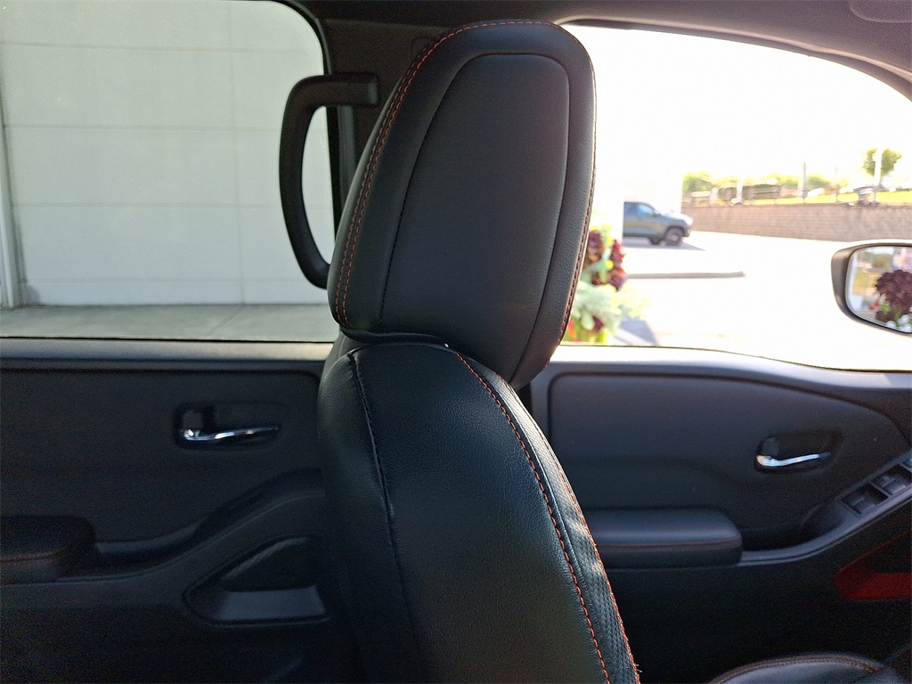 2024 Nissan Frontier PRO-4X photo 13