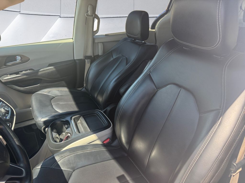 2020 Chrysler Voyager LXi photo 6