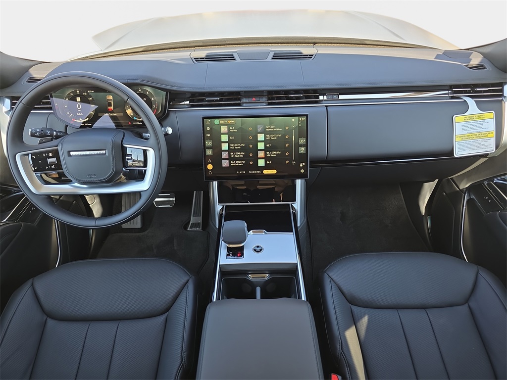 2025 Land Rover Range Rover SE photo 6