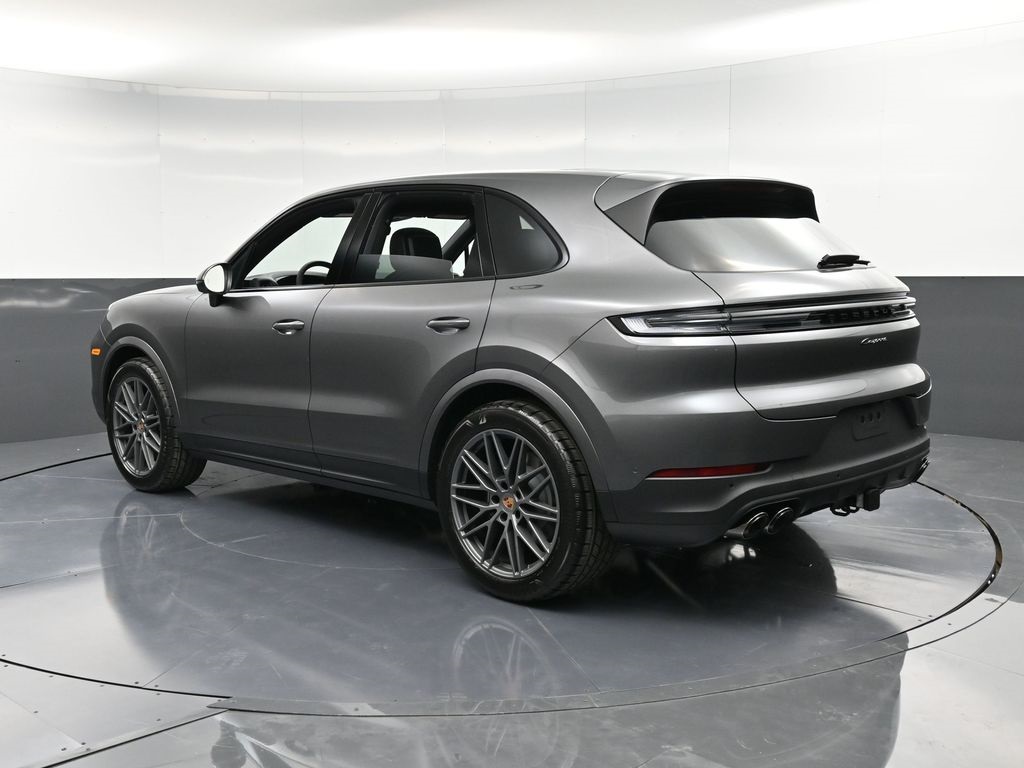 2025 Porsche Cayenne photo 2