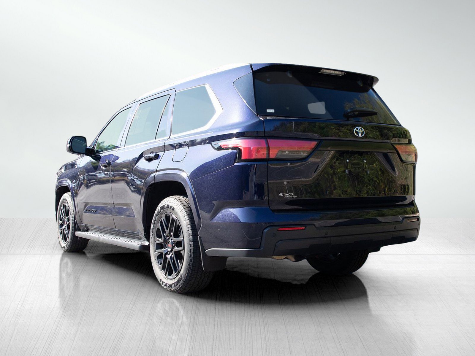 2024 Toyota Sequoia SR5 photo 2