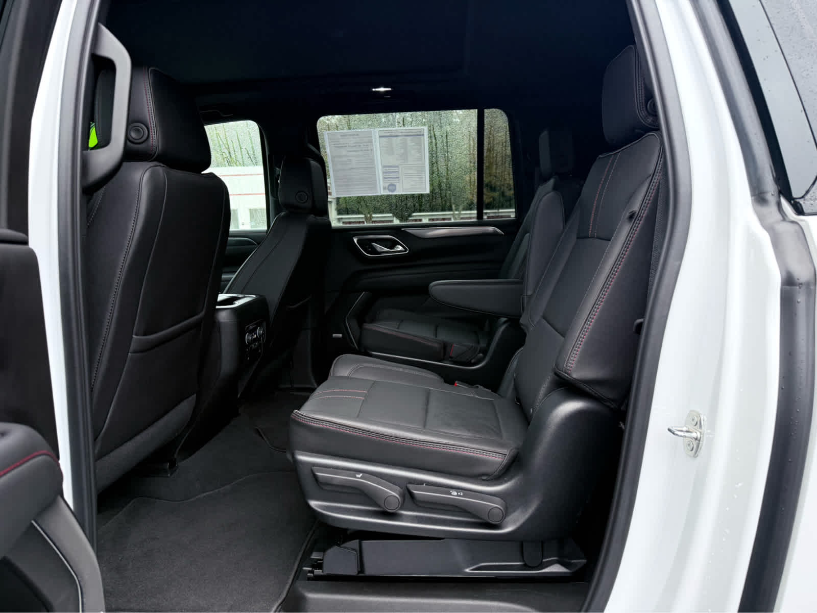 2023 Chevrolet Suburban RST photo 11