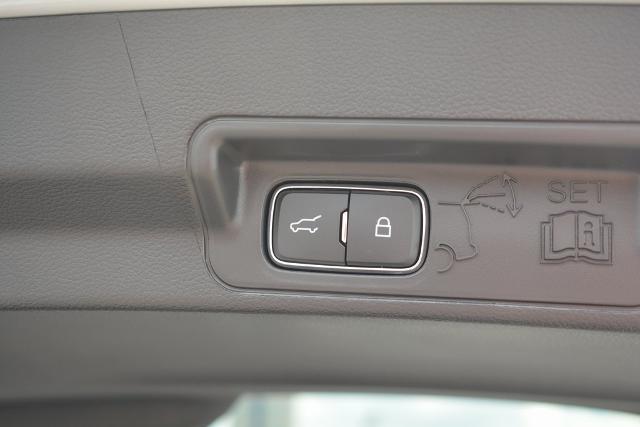 2025 Ford Explorer photo 4