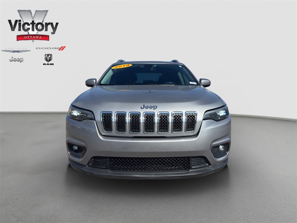 2019 Jeep Cherokee Latitude photo 2