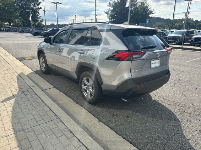 2025 Toyota RAV4 XLE photo 4