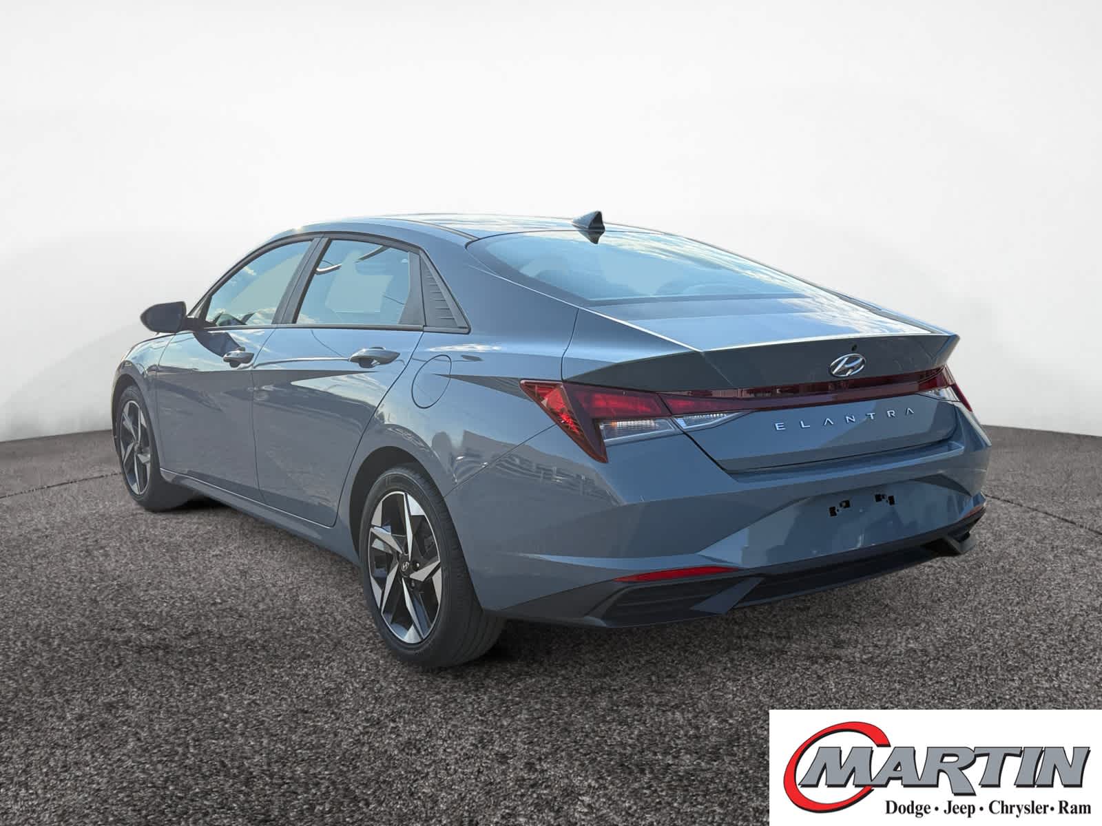 2023 Hyundai Elantra SEL photo 3