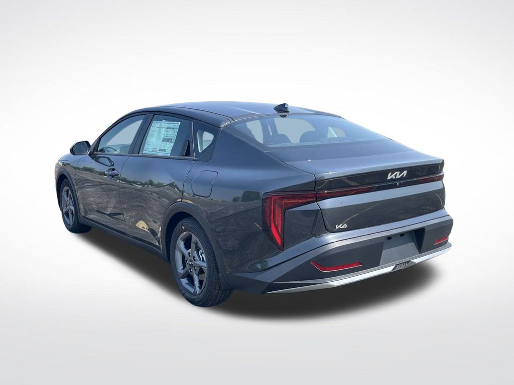 2025 Kia K4 LXS photo 3