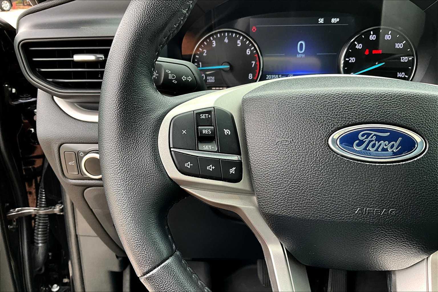 2024 Ford Explorer XLT photo 21