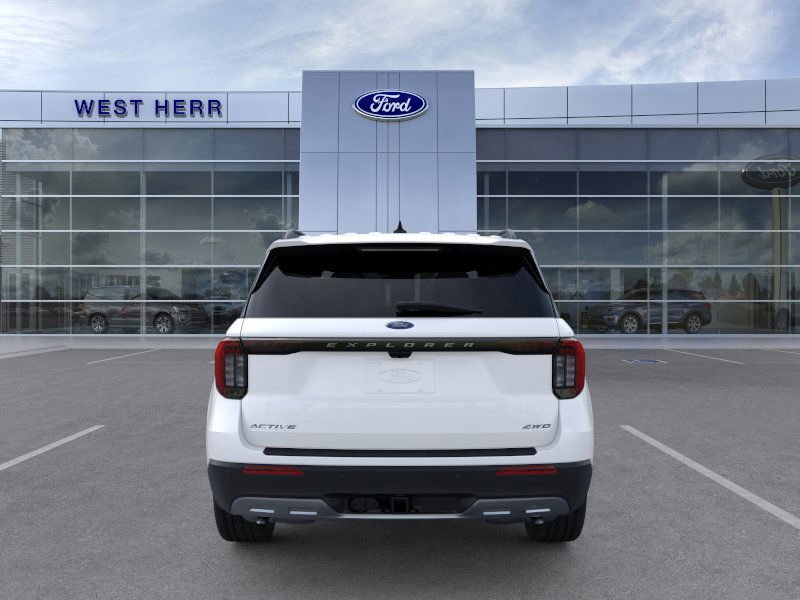 2025 Ford Explorer photo 2