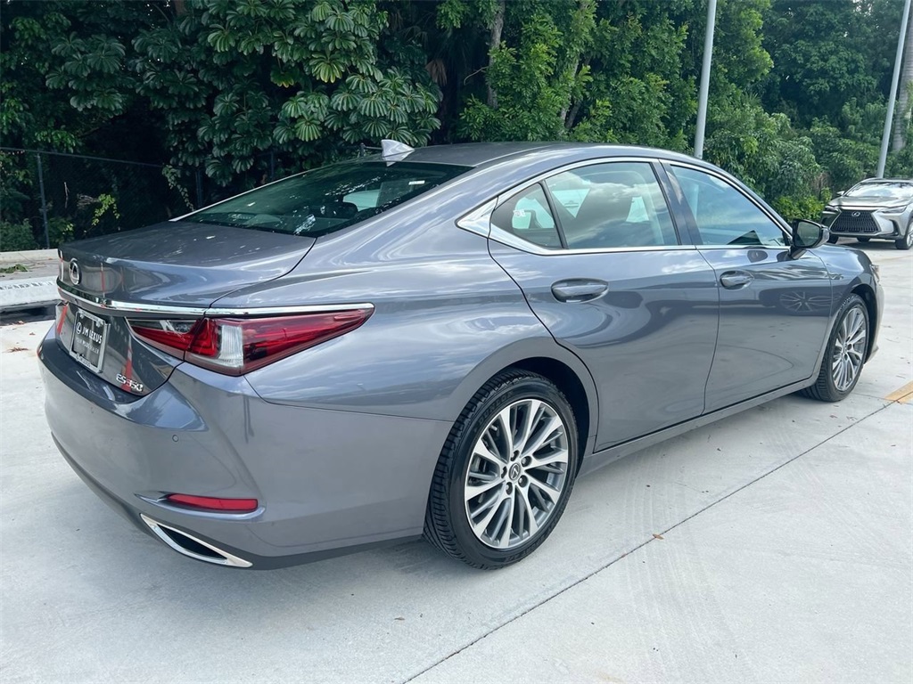 2019 Lexus ES 350 photo 5