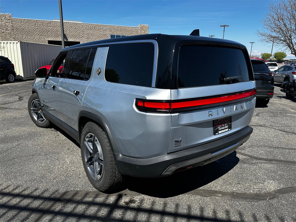 2025 Rivian R1S Adventure photo 5