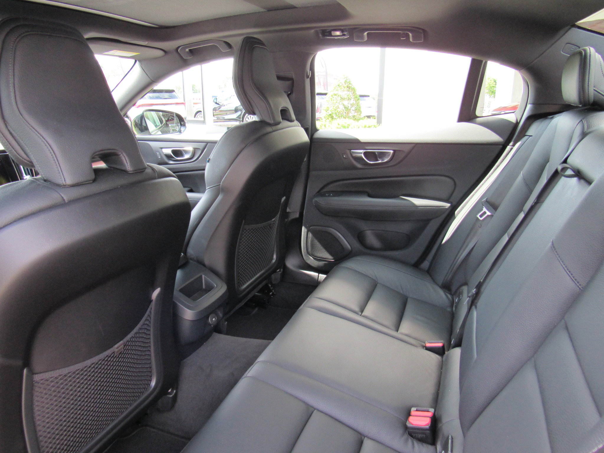 2023 Volvo S60 B5 Plus Black Edition photo 17