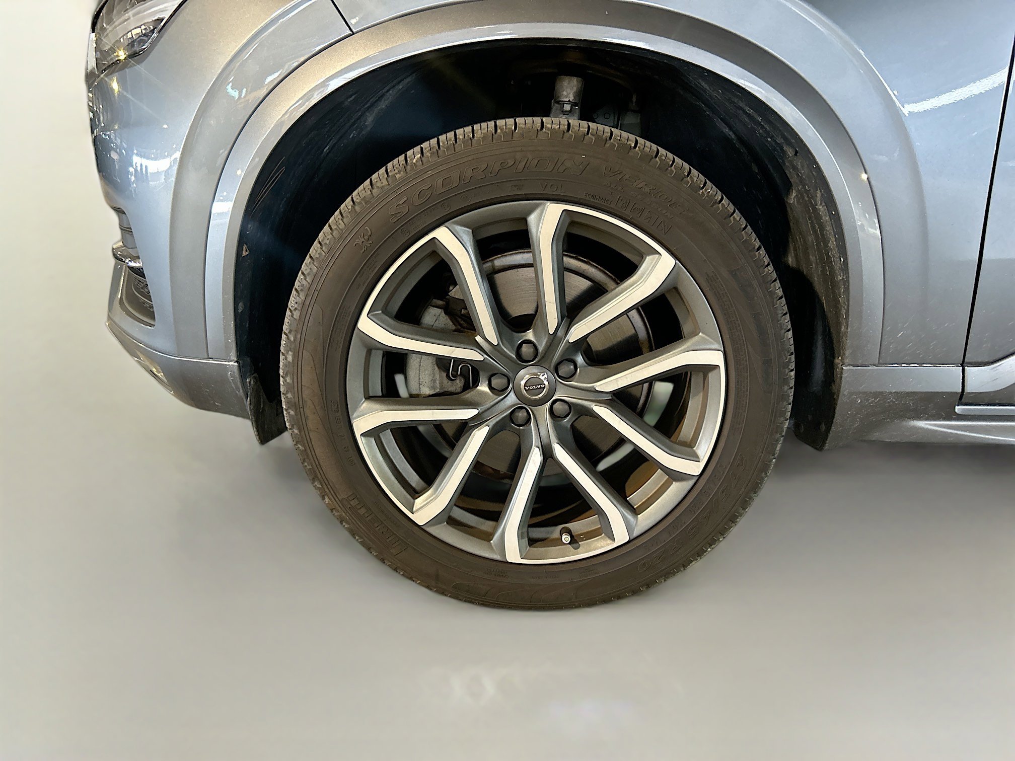 2019 Volvo XC90 Momentum AWD photo 33