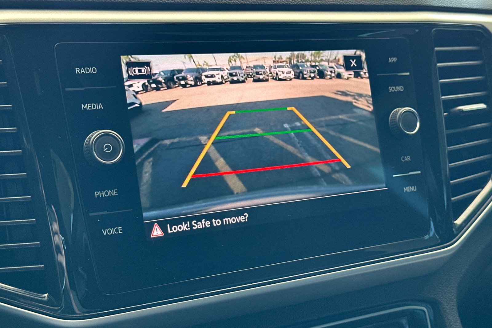 2022 Volkswagen Atlas Cross Sport V6 SE Technology photo 19
