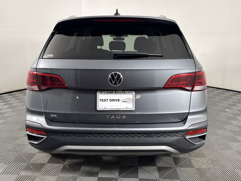 2024 Volkswagen Taos SE photo 4