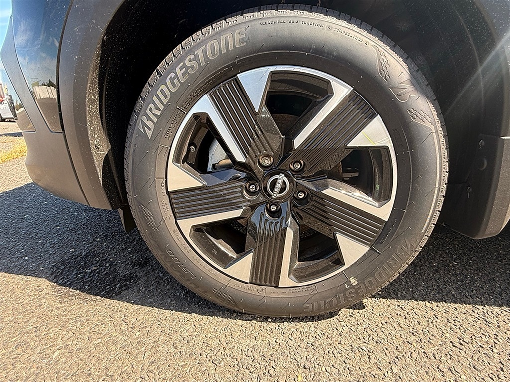 2025 Nissan Kicks SV photo 3