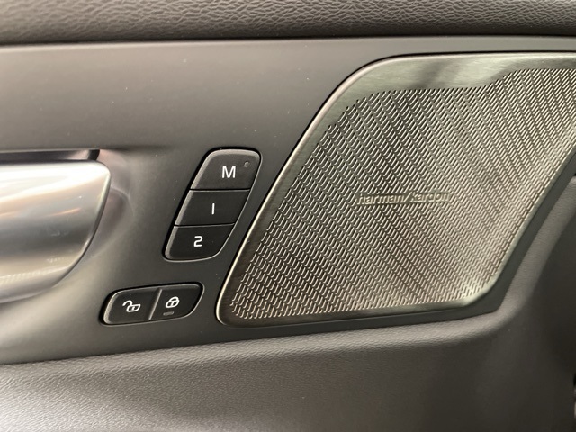 2024 Volvo XC60 photo 17