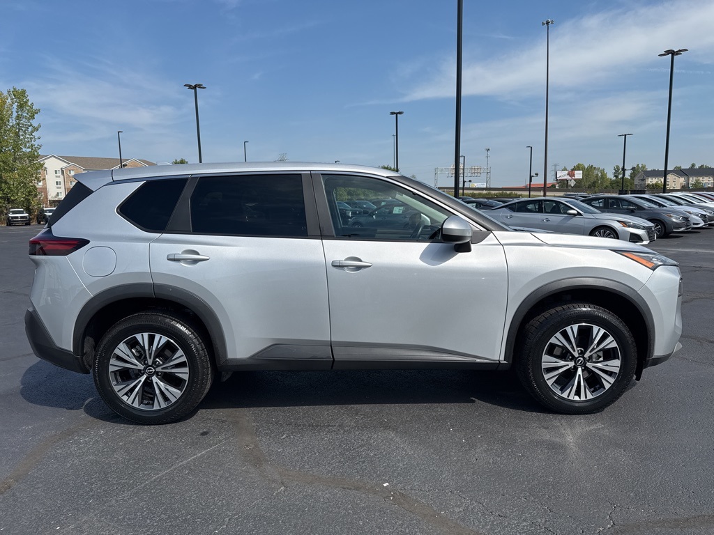 2023 Nissan Rogue SV photo 2