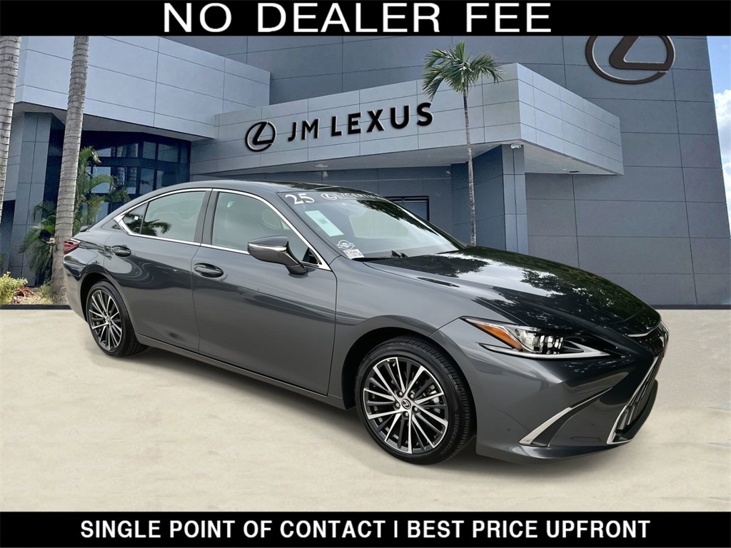 2025 Lexus ES Hybrid 300h's photo