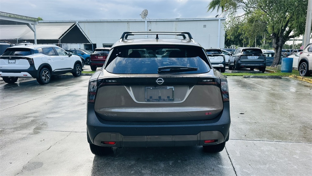 2026 Nissan Kicks SR photo 6