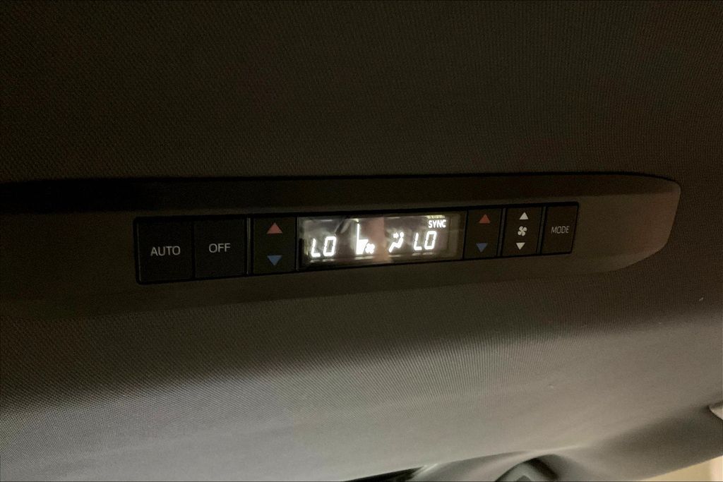 2022 Toyota Sienna Limited photo 31