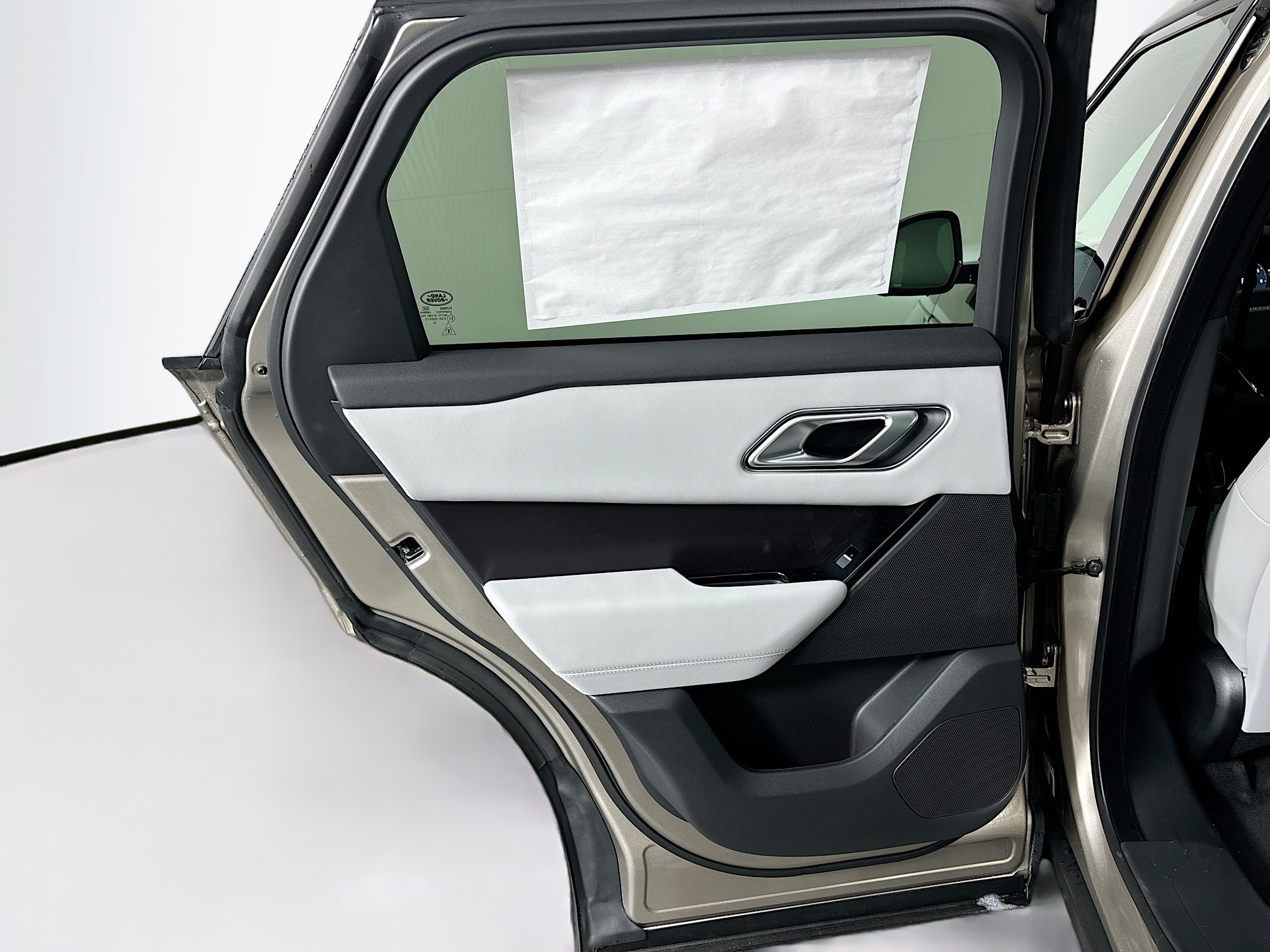 2026 Land Rover Range Rover Velar SE photo 15
