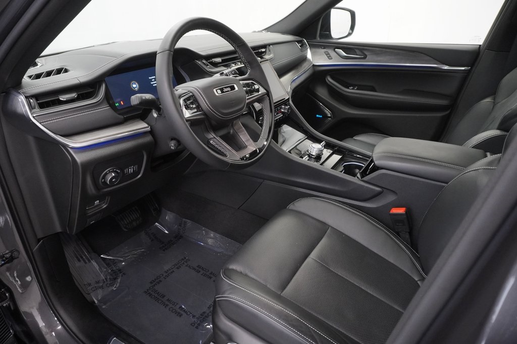 2024 Jeep Grand Cherokee Overland photo 13