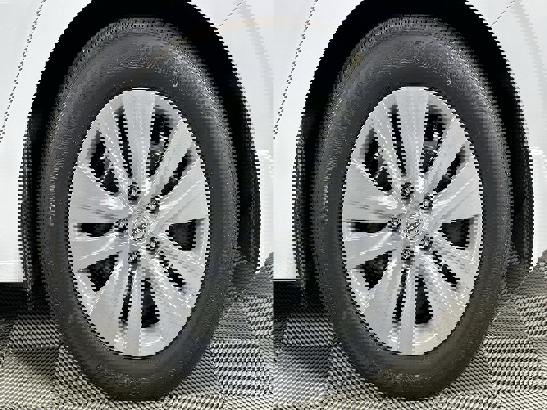 2025 Nissan Sentra S photo 9