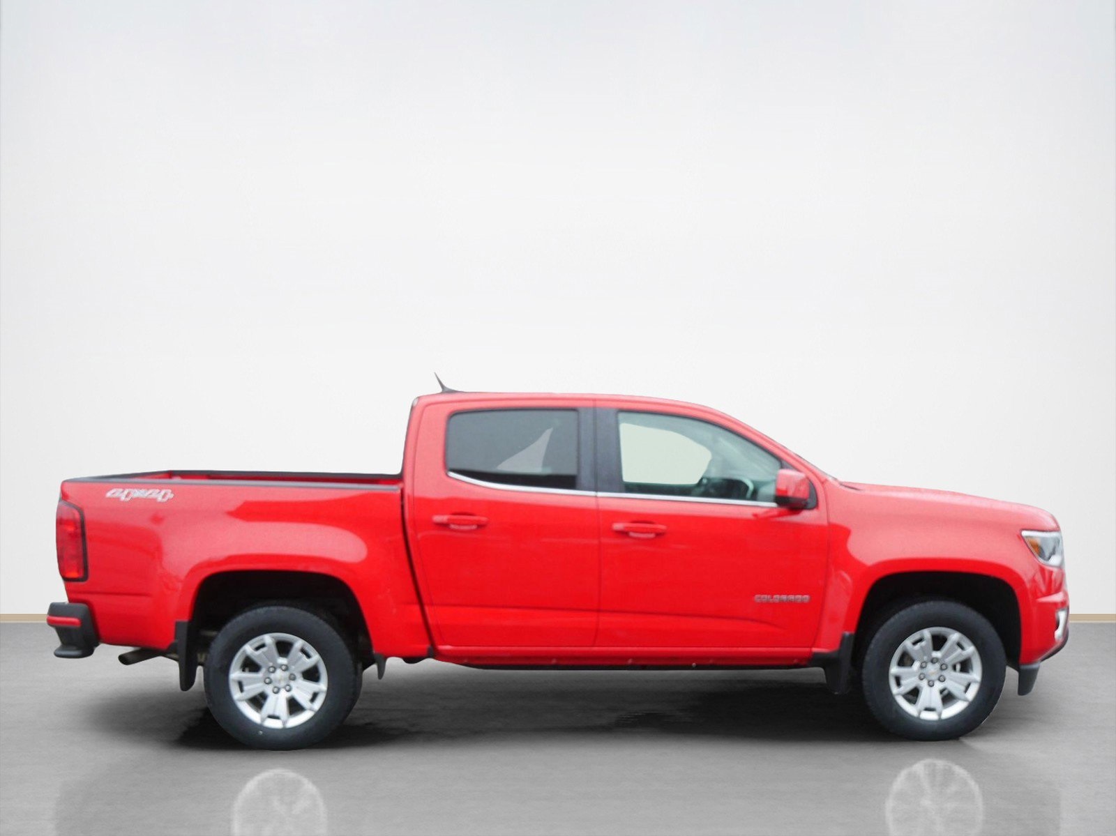 Used 2019 Chevrolet Colorado LT with VIN 1GCGTCEN2K1324169 for sale in Maplewood, Minnesota