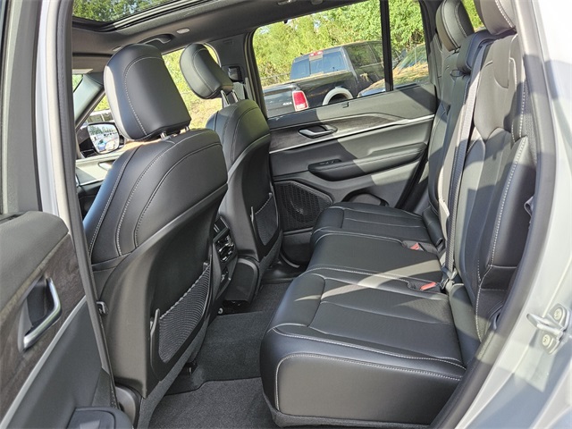 2025 Jeep Grand Cherokee Limited photo 5