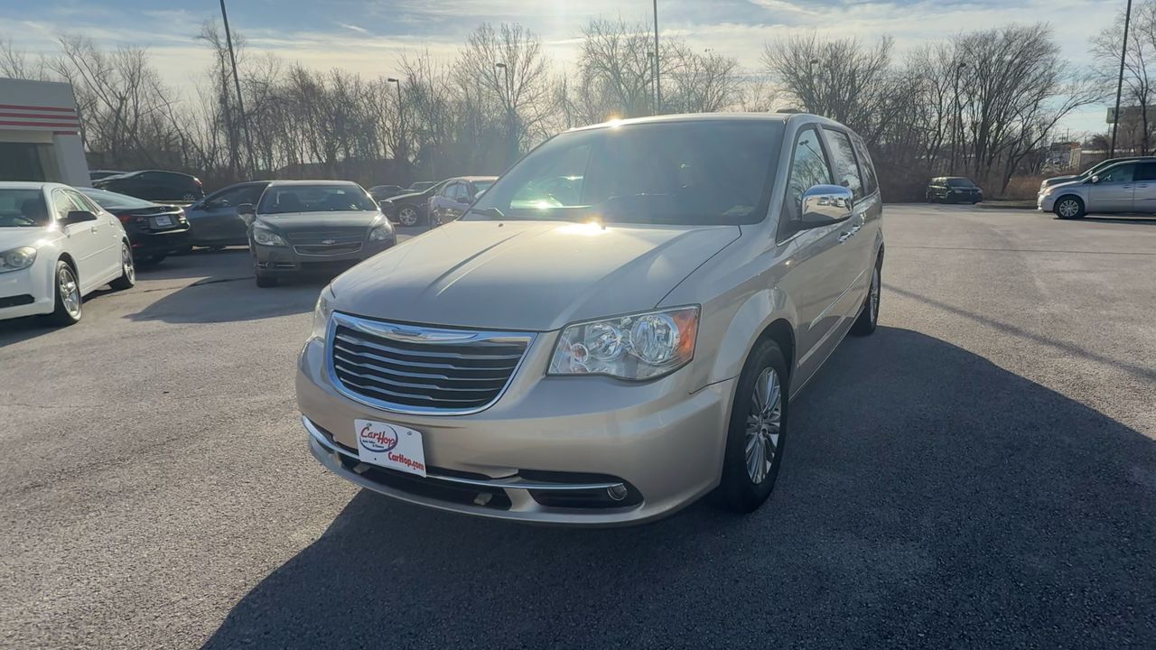 2015 Chrysler Town & Country Touring-L's photo