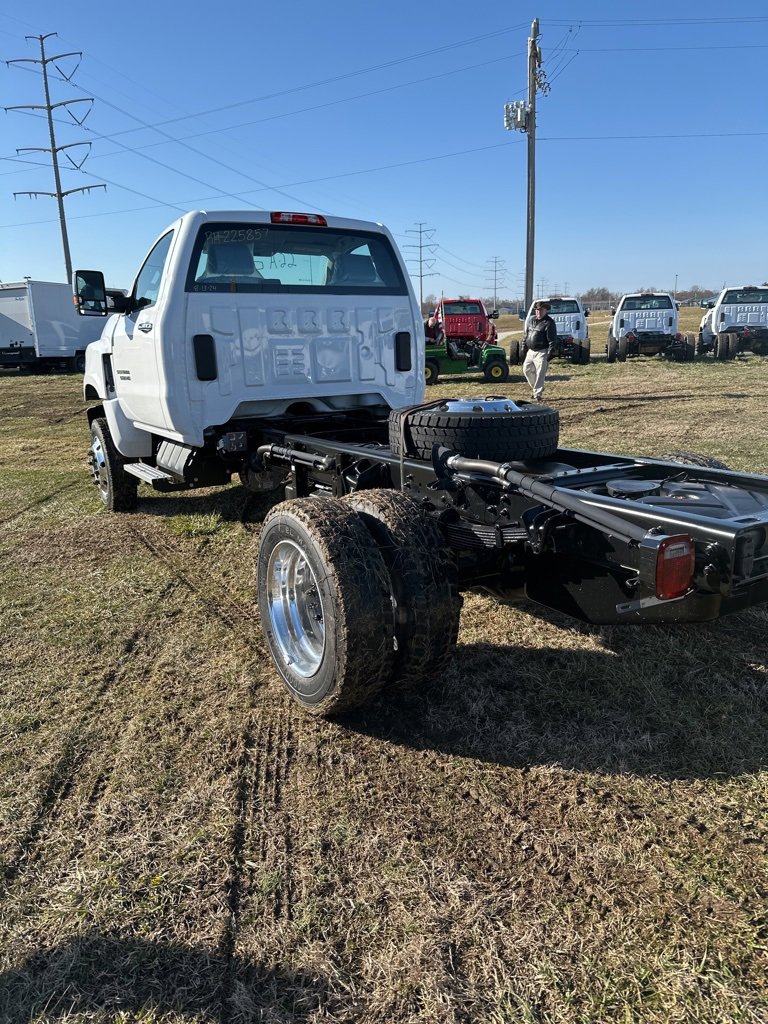 2024 Chevrolet Silverado 5500HD Work Truck photo 2