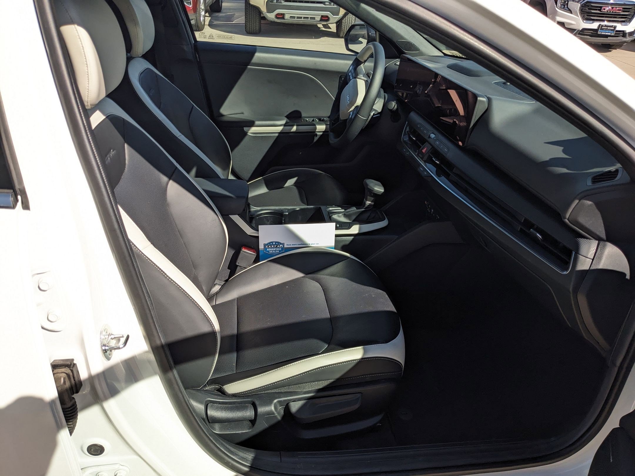 2025 Kia K4 GT-Line photo 16