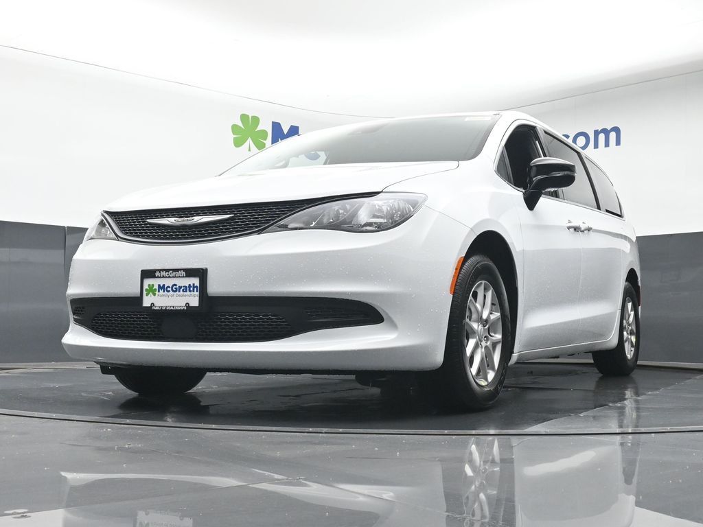 2026 Chrysler Voyager LX photo 4