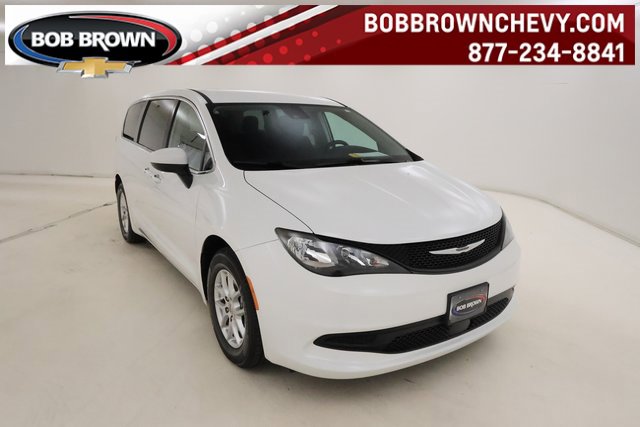 Pre-Owned 2022 Chrysler Voyager LX's photo