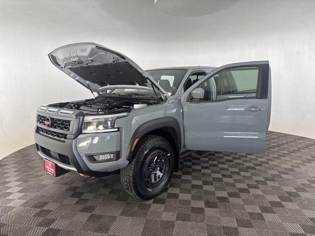 2025 Nissan Frontier PRO-4X photo 10