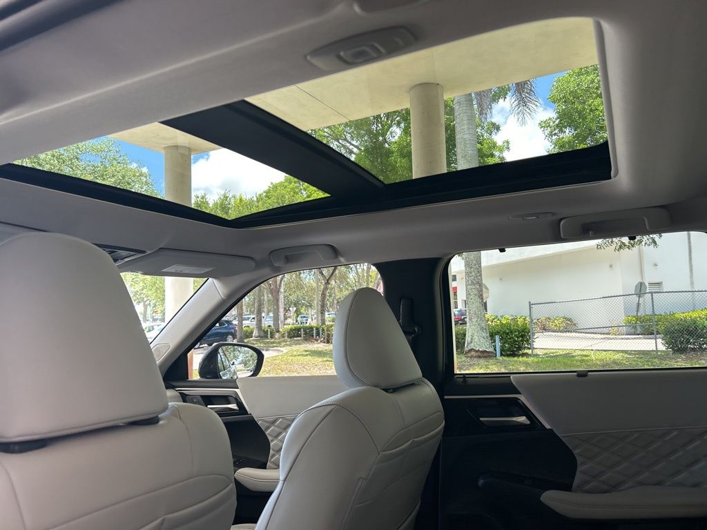 2025 Mitsubishi Outlander PHEV SEL Platinum photo 21