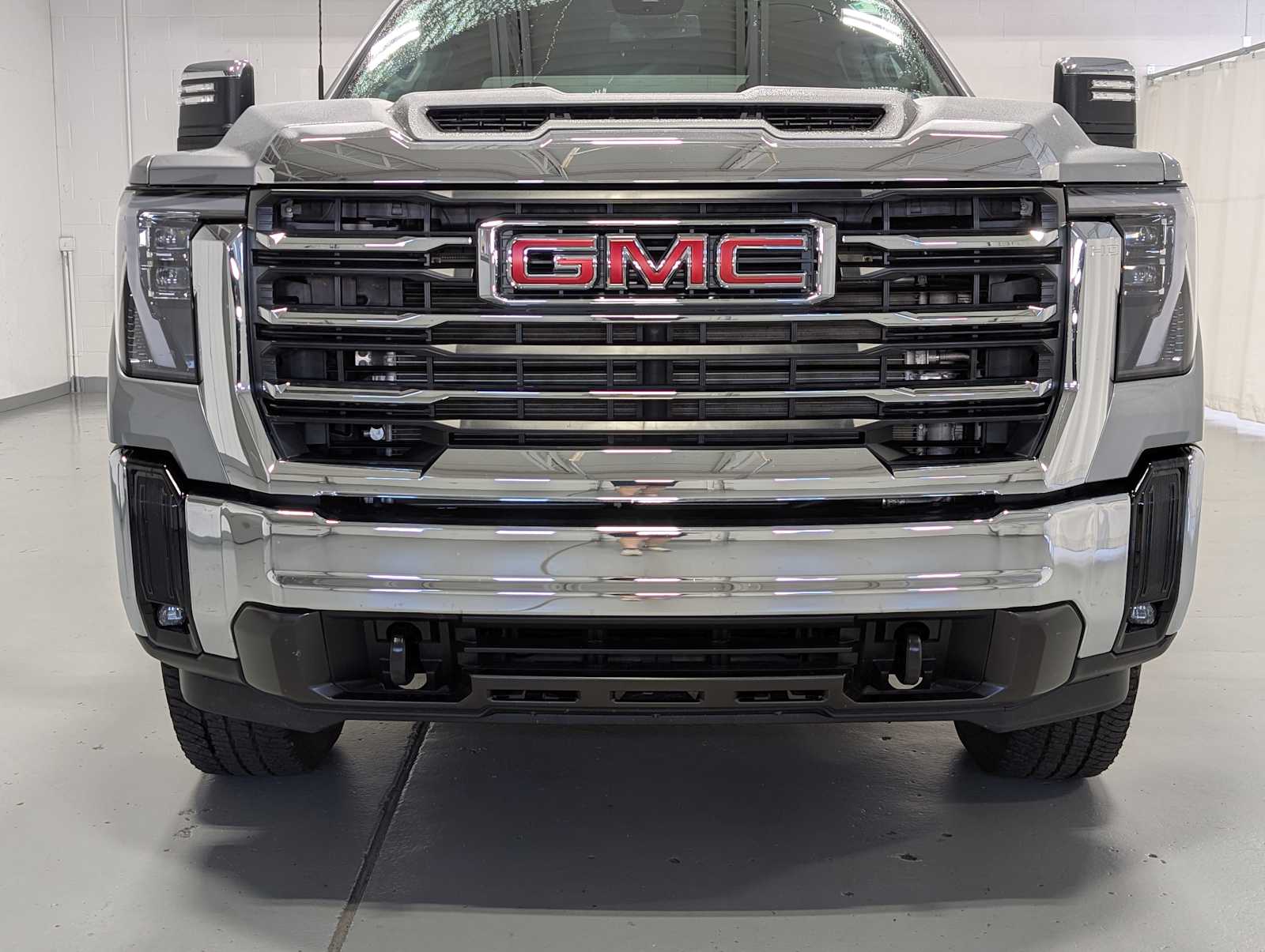2025 Gmc Sierra HD SLT photo 2