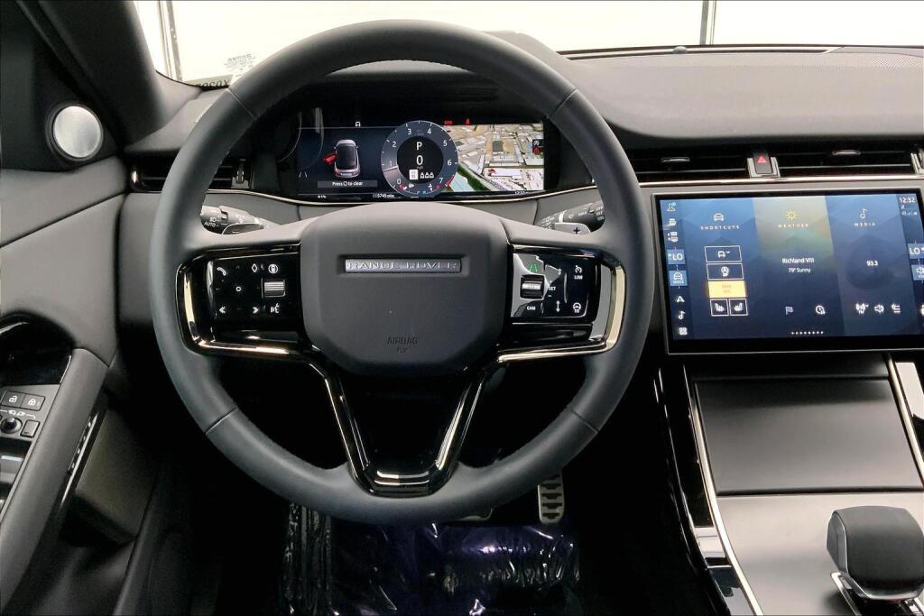 2025 Land Rover Range Rover Evoque Dynamic SE photo 2