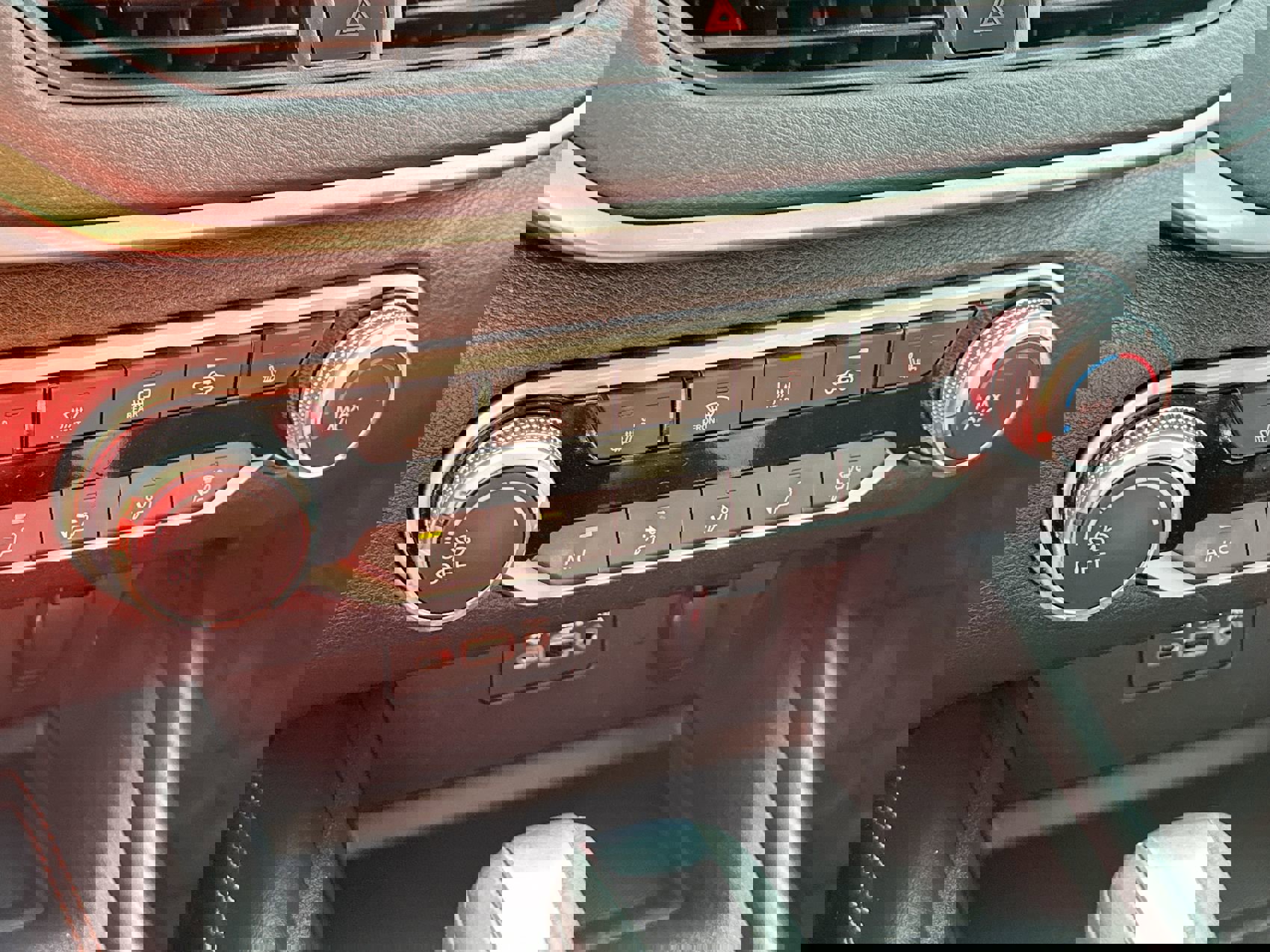 2020 Nissan Altima SR photo 16