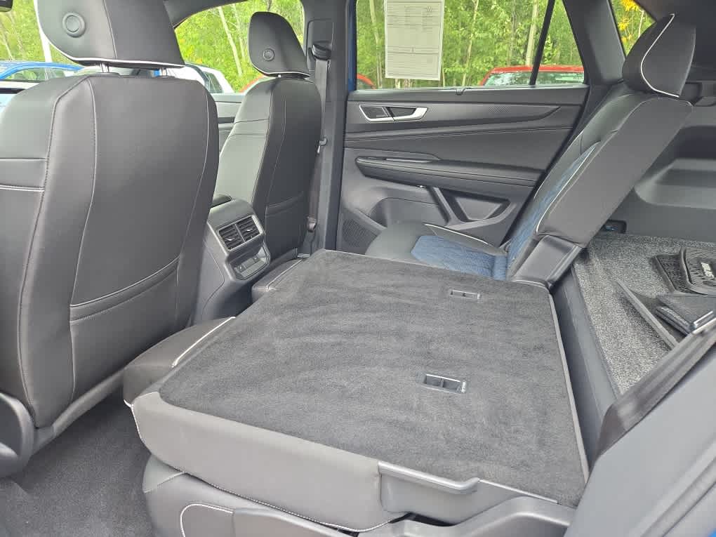 2025 Volkswagen Atlas Cross Sport SEL Premium R-Line photo 39