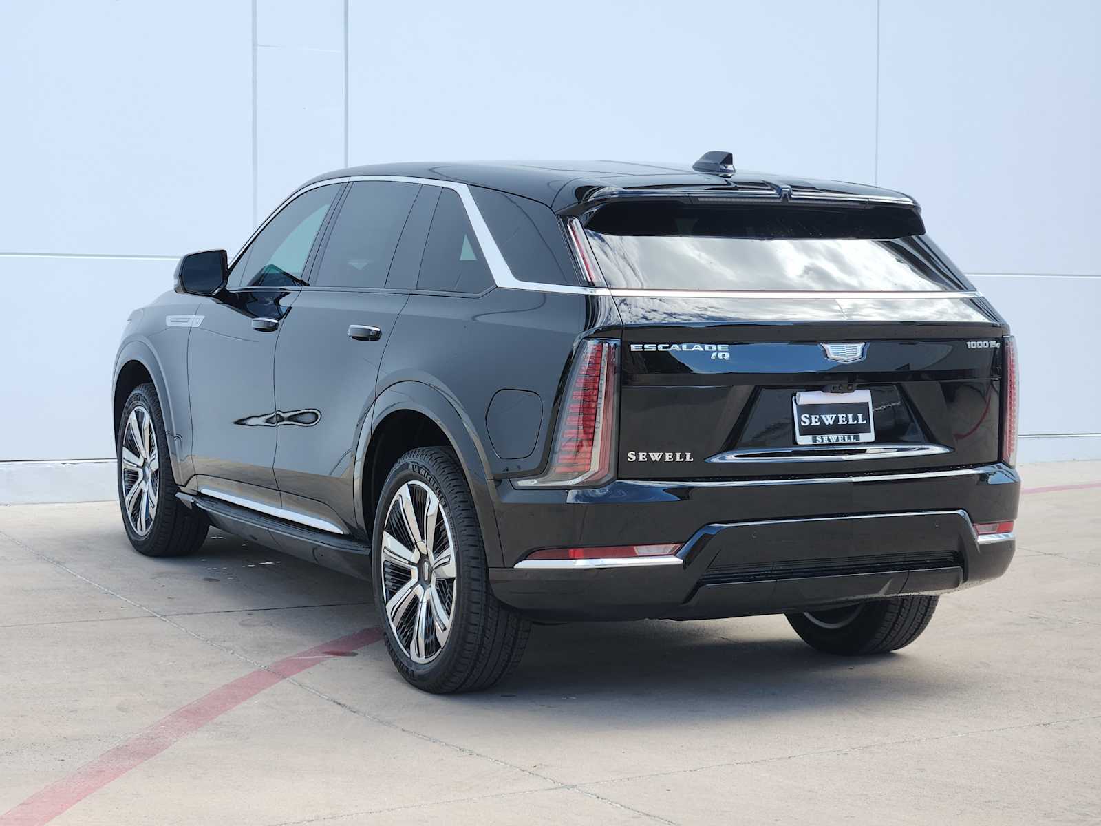 2025 Cadillac Escalade IQ Luxury photo 3