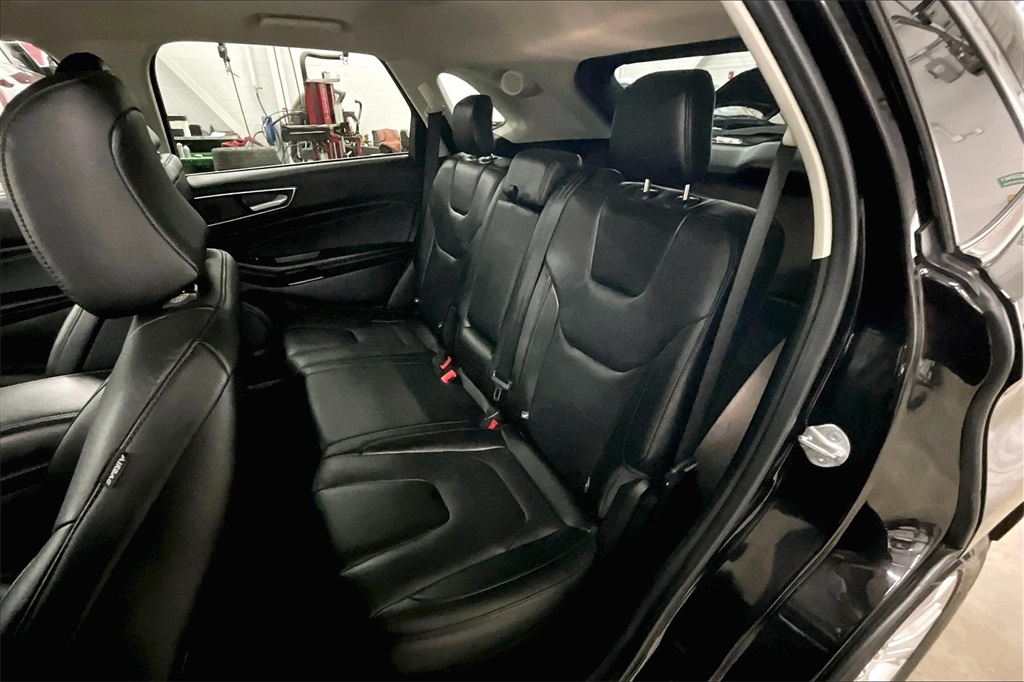 2022 Ford Edge Titanium photo 15