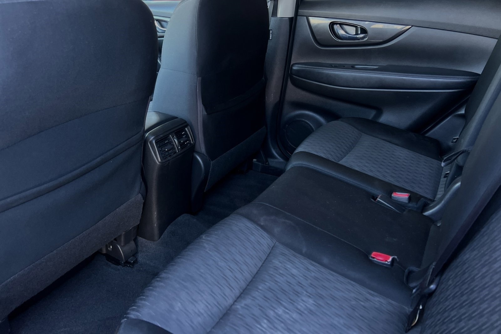 2020 Nissan Rogue SV photo 12